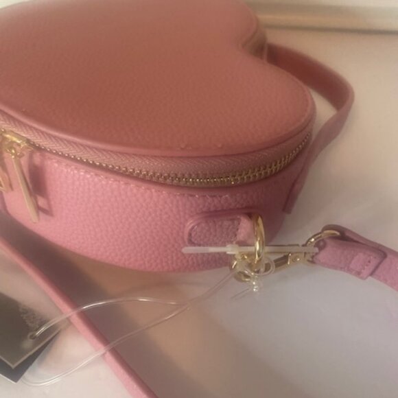 Like Dreams Pink Zipper Heart Shaped Crossbody bag (NEW) - Picture 4 of 5